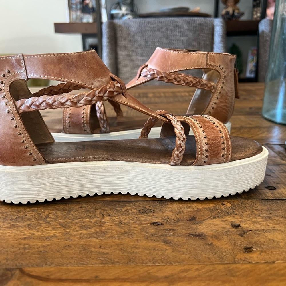 ROAN Bed/Stu Women's Tan Sandals - Picture 2 of 4